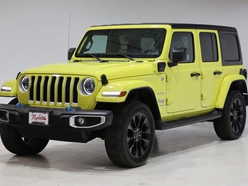 Used 2023 Jeep Wrangler Unlimited Sahara w/ Cold Weather Group AWD/4WD image 3