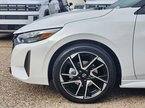 Used 2025 Nissan Sentra SR image 9