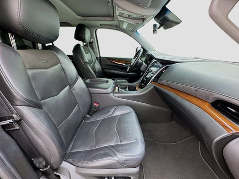 Used 2019 Cadillac Escalade Luxury AWD/4WD image 20
