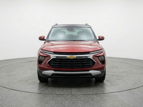 Used 2025 Chevrolet TrailBlazer LT image 2