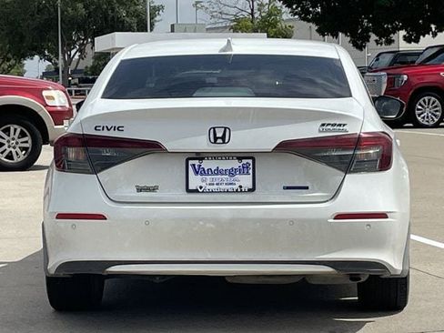Used 2025 Honda Civic Sport image 5