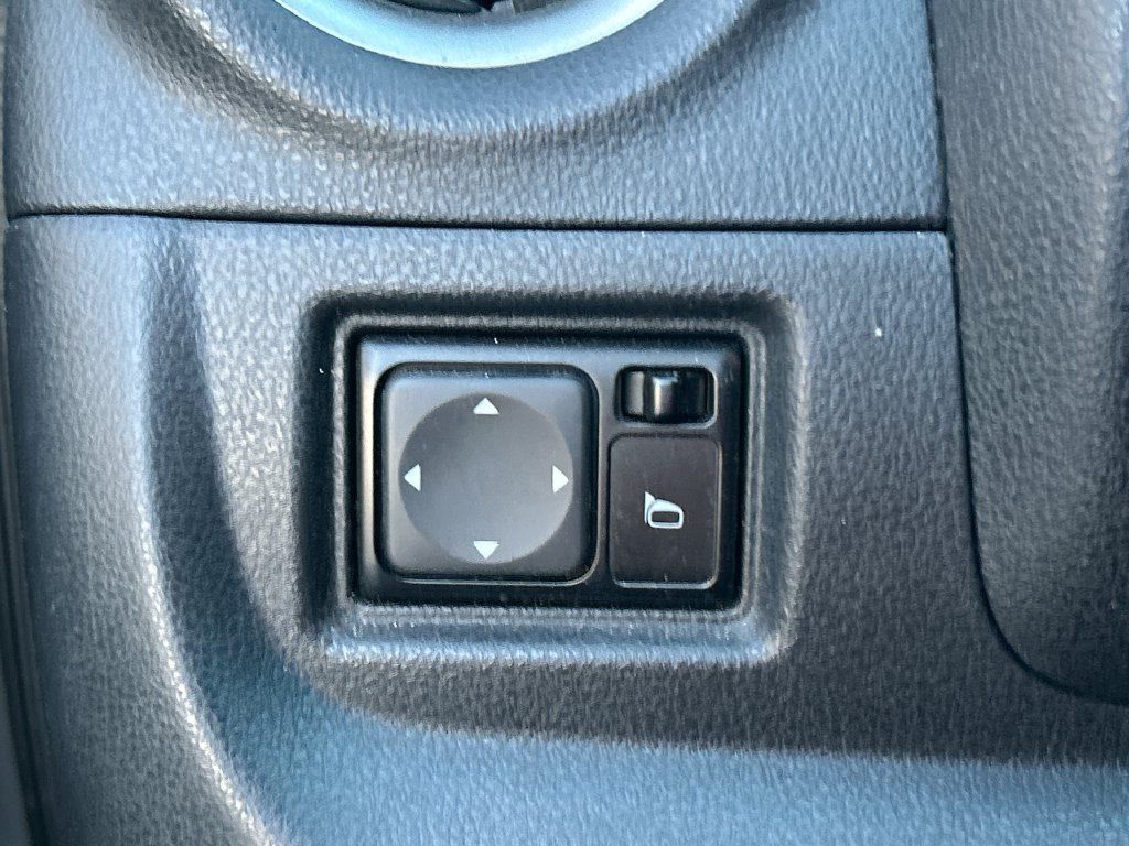 Used 2016 Nissan Versa SV FWD image 13