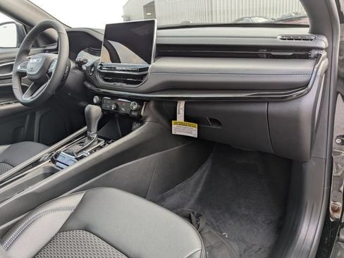 New 2026 Jeep Compass Latitude AWD/4WD image 8