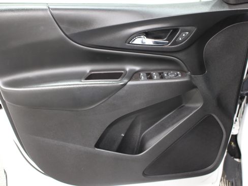 Used 2021 Chevrolet Equinox LT w/ LPO, Cargo Package AWD/4WD image 6