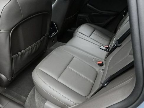 Certified 2025 Porsche Macan AWD/4WD image 15