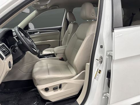 Used 2022 Volkswagen Atlas SE w/ Black Wheel Package image 4