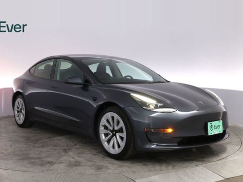 Used 2023 Tesla Model 3 Standard Range image 13