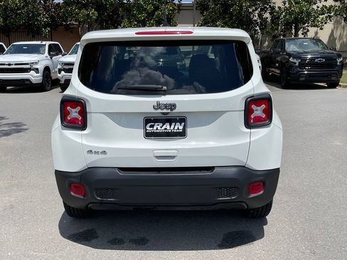 Used 2023 Jeep Renegade Latitude AWD/4WD image 6