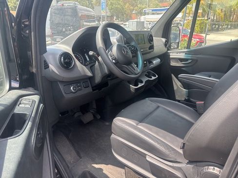 Used 2023 Mercedes-Benz Sprinter 2500 w/ Acoustic Package image 8