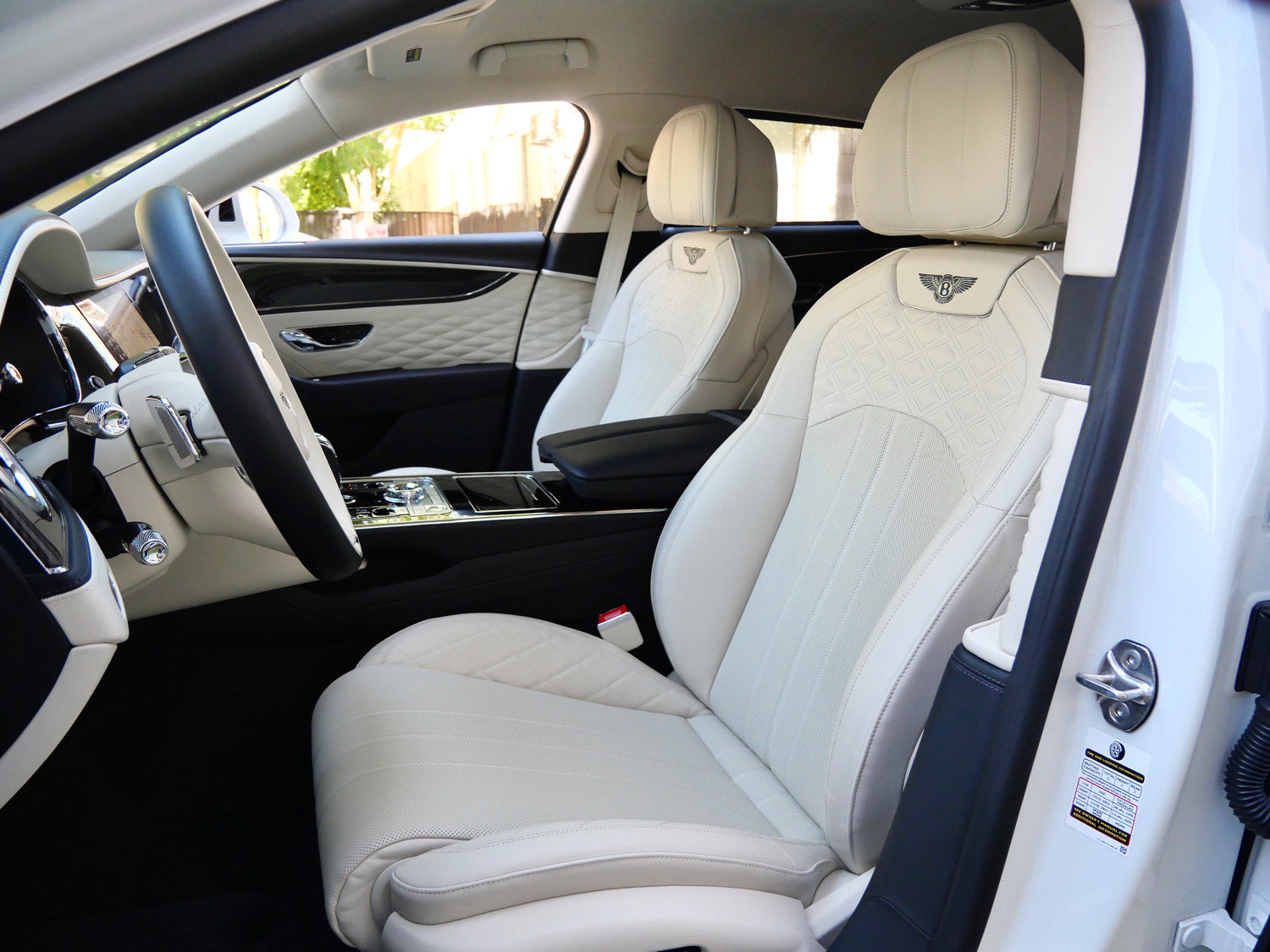 Used 2024 Bentley Flying Spur W12 AWD/4WD image 23
