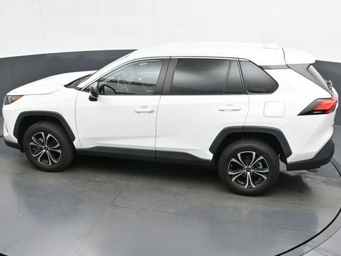 Used 2022 Toyota RAV4 LE FWD image 23