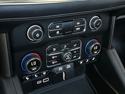 Used 2024 Chevrolet Tahoe High Country w/ Premium Package image 27