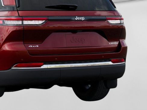 New 2025 Jeep Grand Cherokee Laredo X w/ Luxury Tech Group I AWD/4WD image 13