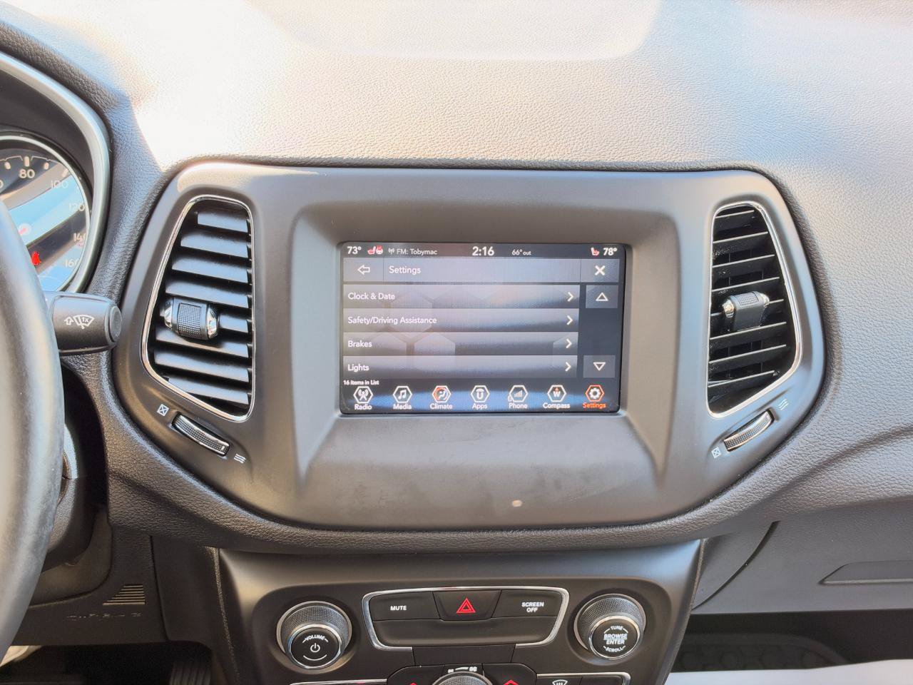 Used 2018 Jeep Compass Latitude w/ Popular Equipment Group AWD/4WD image 60