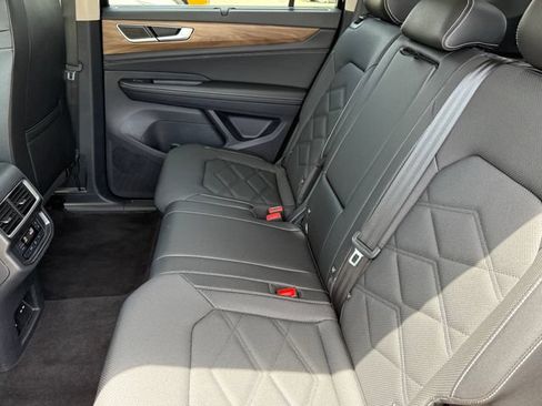 Used 2025 Volkswagen Atlas SE FWD image 28