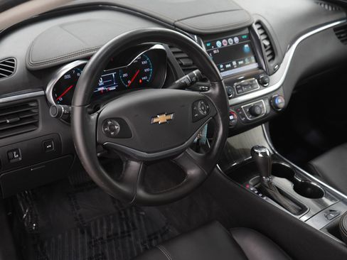 Used 2017 Chevrolet Impala LT FWD image 19