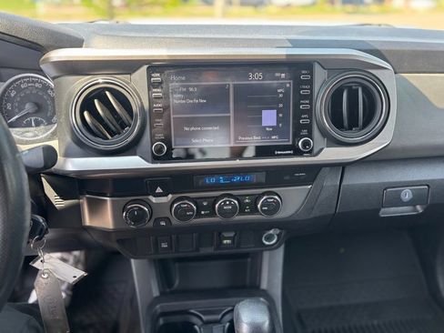 Used 2022 Toyota Tacoma SR5 AWD/4WD image 22