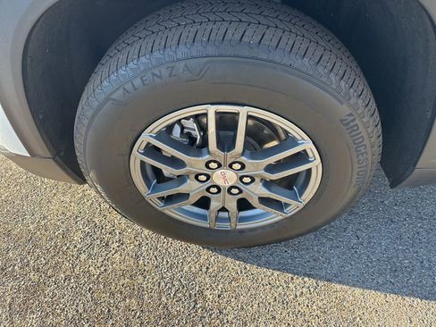 Used 2025 GMC Acadia Elevation image 9