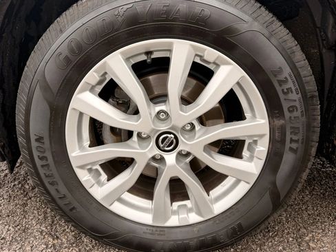 Used 2020 Nissan Rogue SV image 25