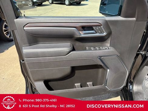Used 2025 GMC Sierra 1500 SLT AWD/4WD image 9