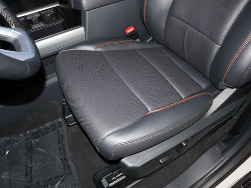 New 2026 Ford F250 Lariat w/ Black Appearance Package image 36