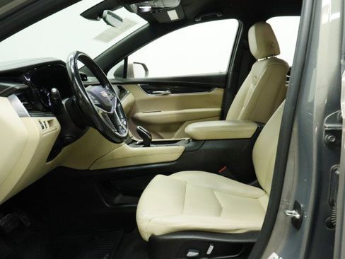 Used 2019 Cadillac XT5 FWD image 7