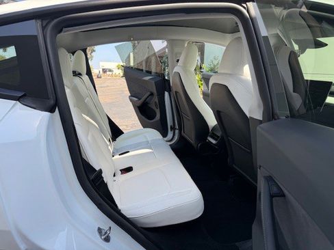 Used 2024 Tesla Model Y 2WD image 14