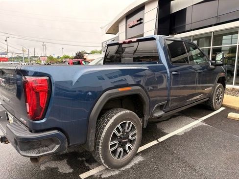 Used 2022 GMC Sierra 2500 AT4 w/ AT4 Premium Plus Package AWD/4WD image 3