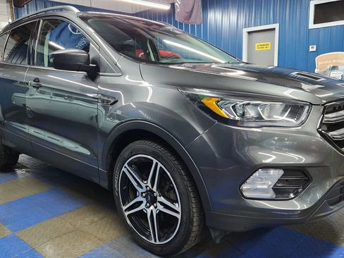 Used 2019 Ford Escape SEL image 2