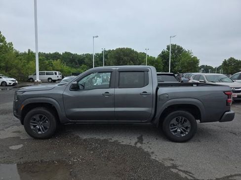 Used 2025 Nissan Frontier SV AWD/4WD image 2