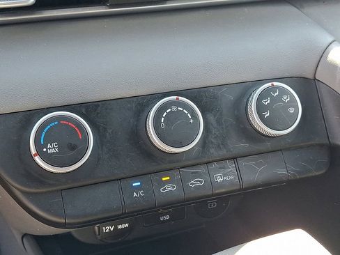 Used 2024 Hyundai Elantra SE image 16