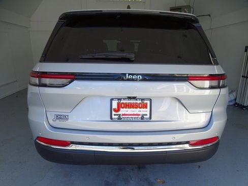 Certified 2023 Jeep Grand Cherokee Laredo X image 19