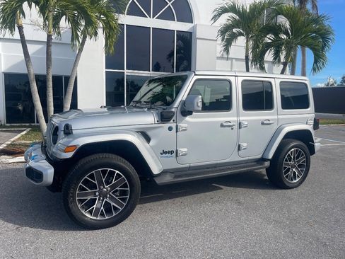 Used 2022 Jeep Wrangler Unlimited Sahara image 5