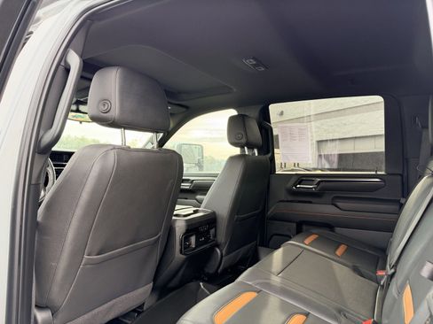 Used 2025 GMC Sierra 2500 AT4 w/ AT4 Premium Plus Package image 4