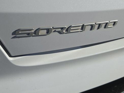 Certified 2023 Kia Sorento SX image 12