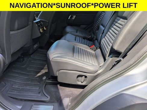 Used 2023 Land Rover Discovery S image 30