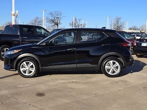 Used 2021 Nissan Kicks S image 3