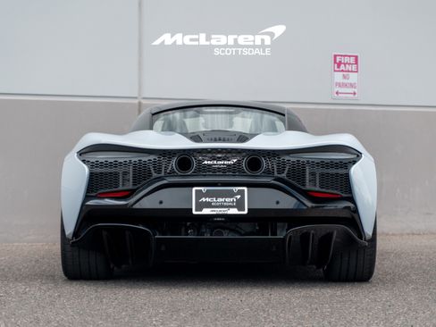 Used 2023 McLaren Artura RWD image 6