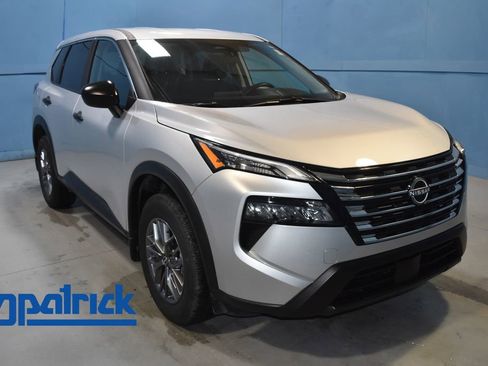 Used 2025 Nissan Rogue S image 1