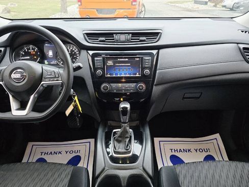 Used 2018 Nissan Rogue SV FWD image 15