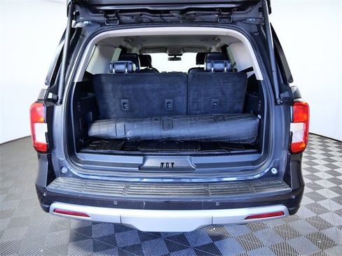 Certified 2022 Ford Expedition XLT image 9