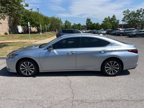 Used 2023 Lexus ES 350 w/ Premium Package FWD image 3