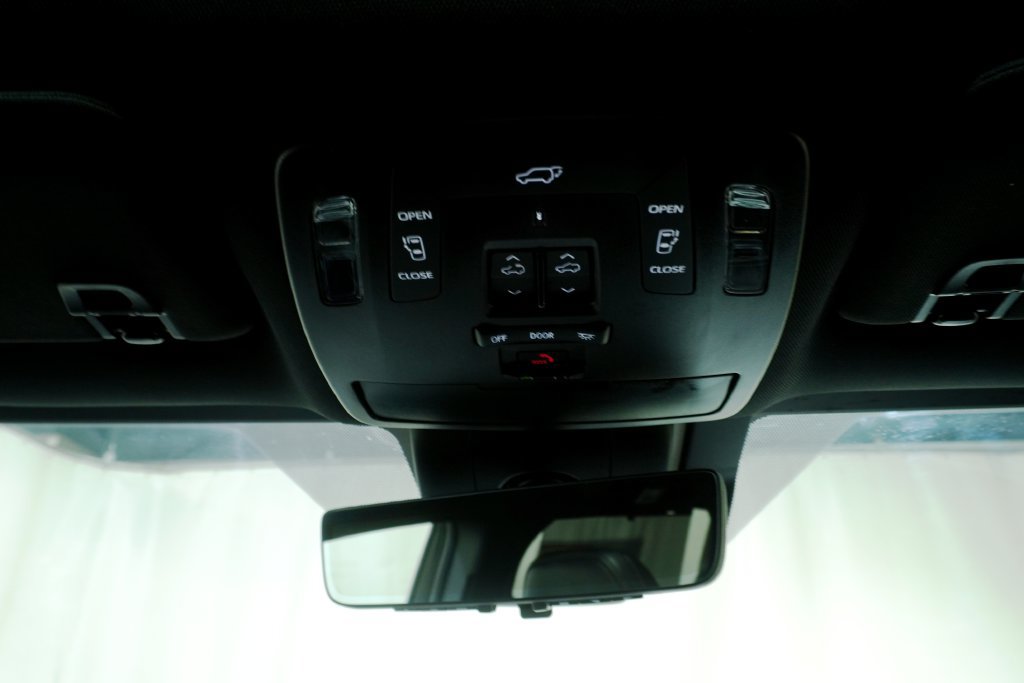 Used 2025 Toyota Sienna Platinum AWD/4WD image 26
