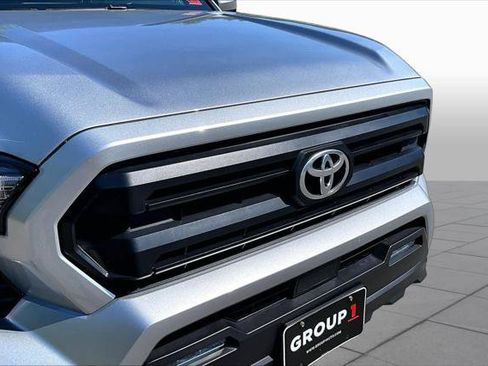 Certified 2025 Toyota Tacoma SR5 AWD/4WD image 31