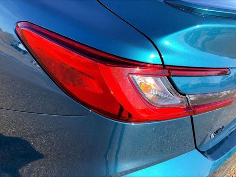 Used 2025 Toyota Camry SE w/ Convenience Package image 32