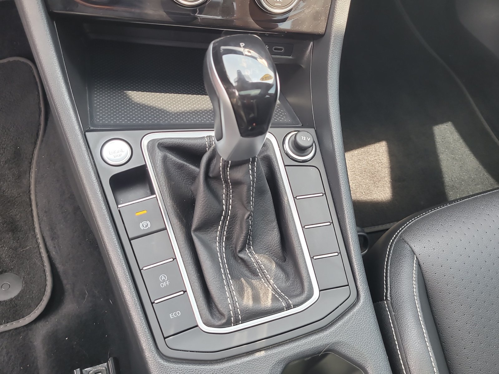 Used 2022 Volkswagen Jetta SE w/ Panoramic Sunroof Package FWD image 23