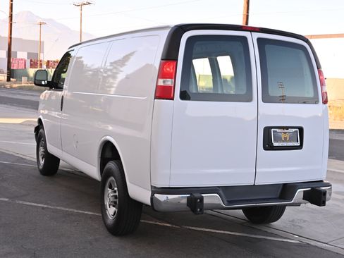 Used 2023 Chevrolet Express 2500 w/ Driver Convenience Package RWD image 3