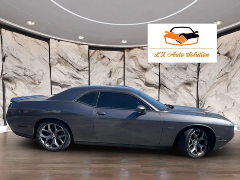 Used 2016 Dodge Challenger R/T RWD image 5