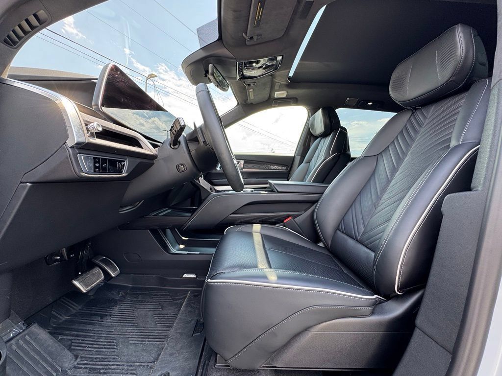 Used 2026 Cadillac Vistiq Platinum w/ LPO, Floor Liner Package AWD/4WD image 21