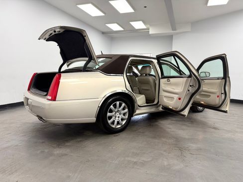 Used 2008 Cadillac DTS w/ Sun And Sound Package FWD image 35